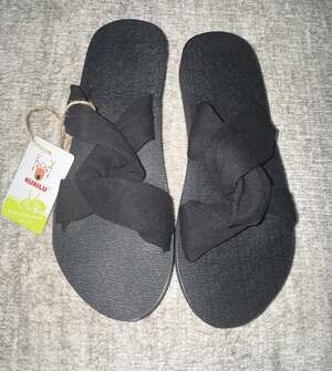 Kuailu Women's Black Knot Front Flip Flop Sandal